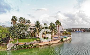 Casa en Venta en Cancun en Residencial Lagos del Sol Frente al Lago con 6 Rec