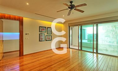 Casa en Venta en Cancun en Residencial Lagos del Sol Frente al Lago con 6 Rec