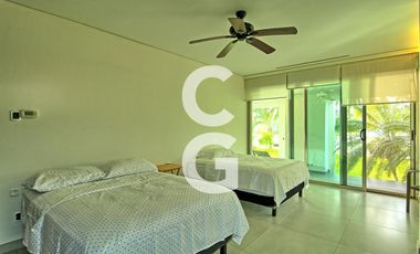 Casa en Venta en Cancun en Residencial Lagos del Sol Frente al Lago con 6 Rec