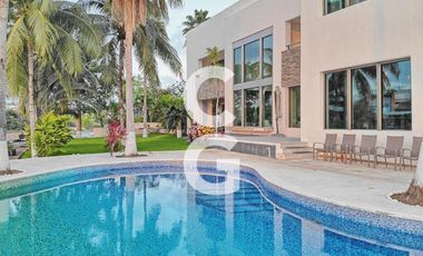 Casa en Venta en Cancun en Residencial Lagos del Sol Frente al Lago con 6 Rec