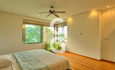 Casa en Venta en Cancun en Residencial Lagos del Sol Frente al Lago con 6 Rec