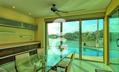 Casa en Venta en Cancun en Residencial Lagos del Sol Frente al Lago con 6 Rec