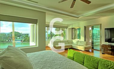 Casa en Venta en Cancun en Residencial Lagos del Sol Frente al Lago con 6 Rec