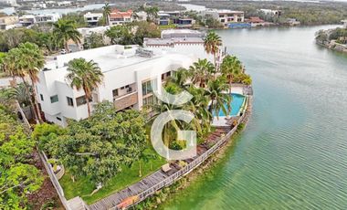 Casa en Venta en Cancun en Residencial Lagos del Sol Frente al Lago con 6 Rec