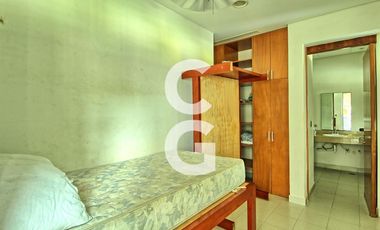 Casa en Venta en Cancun en Residencial Lagos del Sol Frente al Lago con 6 Rec