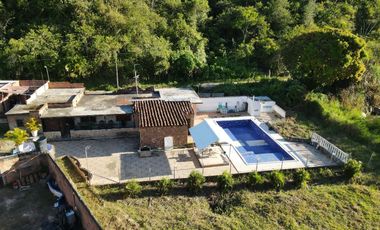 VENDO FINCA DE TRABAJO EN AMALFI ANTIOQUIA.