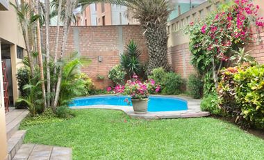 Venta de Casa con piscina en Surco-Chacarilla