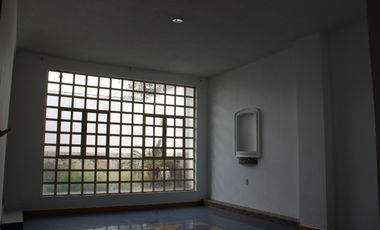 Amplia residencia en Col. Aviación (junto a Jardín Real)