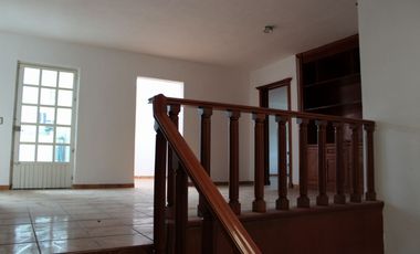 Amplia residencia en Col. Aviación (junto a Jardín Real)