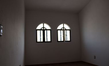 Amplia residencia en Col. Aviación (junto a Jardín Real)