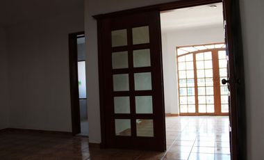 Amplia residencia en Col. Aviación (junto a Jardín Real)