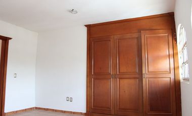 Amplia residencia en Col. Aviación (junto a Jardín Real)