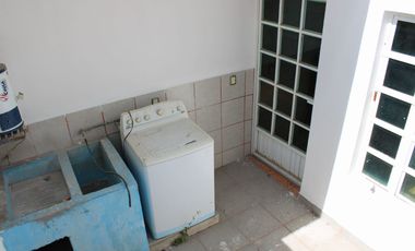 Amplia residencia en Col. Aviación (junto a Jardín Real)