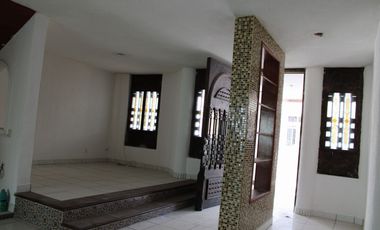 Amplia residencia en Col. Aviación (junto a Jardín Real)