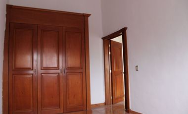 Amplia residencia en Col. Aviación (junto a Jardín Real)