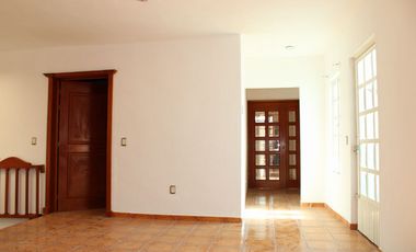 Amplia residencia en Col. Aviación (junto a Jardín Real)