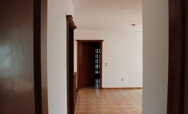Amplia residencia en Col. Aviación (junto a Jardín Real)