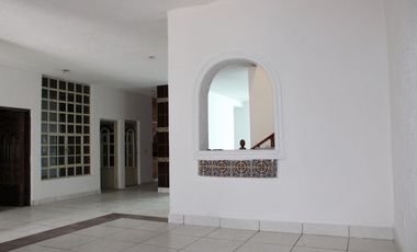 Amplia residencia en Col. Aviación (junto a Jardín Real)