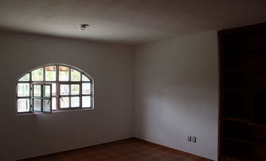 Amplia residencia en Col. Aviación (junto a Jardín Real)
