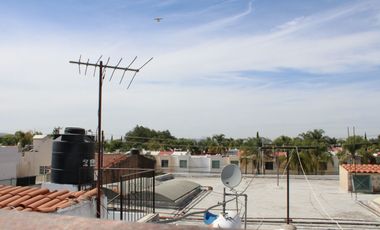 Amplia residencia en Col. Aviación (junto a Jardín Real)