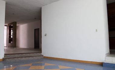Amplia residencia en Col. Aviación (junto a Jardín Real)