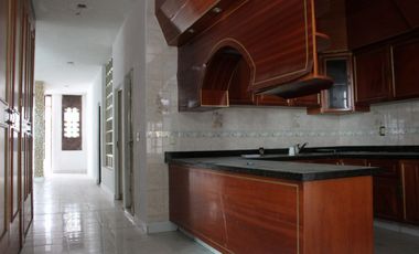 Amplia residencia en Col. Aviación (junto a Jardín Real)