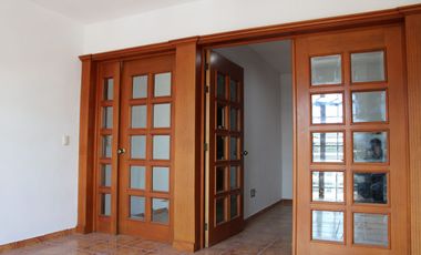 Amplia residencia en Col. Aviación (junto a Jardín Real)