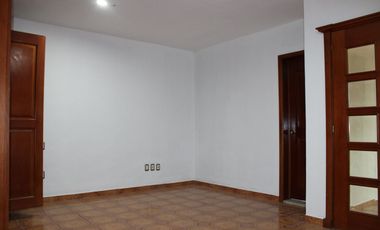 Amplia residencia en Col. Aviación (junto a Jardín Real)