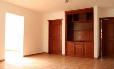 Amplia residencia en Col. Aviación (junto a Jardín Real)
