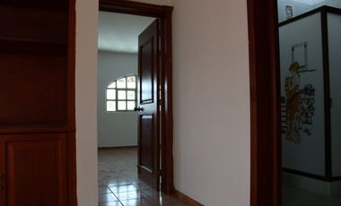 Amplia residencia en Col. Aviación (junto a Jardín Real)