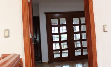 Amplia residencia en Col. Aviación (junto a Jardín Real)