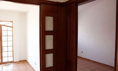 Amplia residencia en Col. Aviación (junto a Jardín Real)