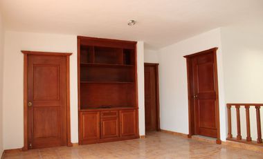 Amplia residencia en Col. Aviación (junto a Jardín Real)