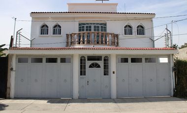 Amplia residencia en Col. Aviación (junto a Jardín Real)