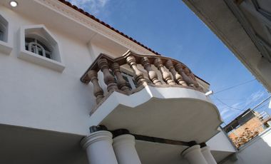 Amplia residencia en Col. Aviación (junto a Jardín Real)