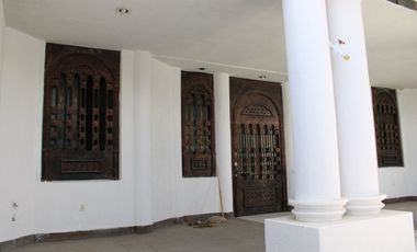 Amplia residencia en Col. Aviación (junto a Jardín Real)