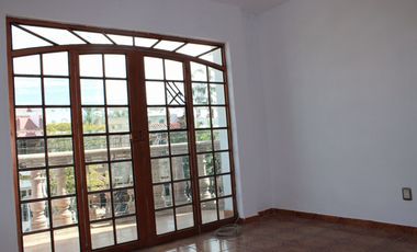 Amplia residencia en Col. Aviación (junto a Jardín Real)