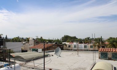 Amplia residencia en Col. Aviación (junto a Jardín Real)