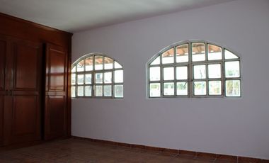 Amplia residencia en Col. Aviación (junto a Jardín Real)