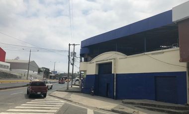Venta de Bodega Industrial Comercial, 6 Locales y 2 Bodegas, 960 m² Construccion.