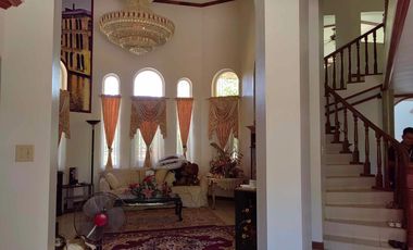 5 Bedroom Moroccan-American Large House in Castillejos, Zambales