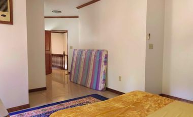 5 Bedroom Moroccan-American Large House in Castillejos, Zambales