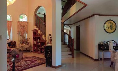 5 Bedroom Moroccan-American Large House in Castillejos, Zambales