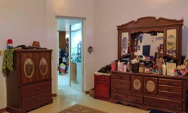 5 Bedroom Moroccan-American Large House in Castillejos, Zambales
