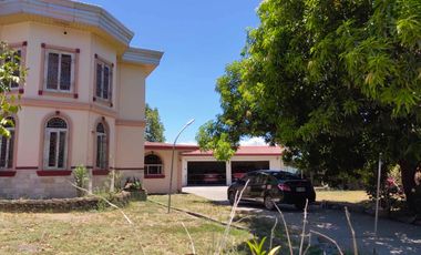 5 Bedroom Moroccan-American Large House in Castillejos, Zambales