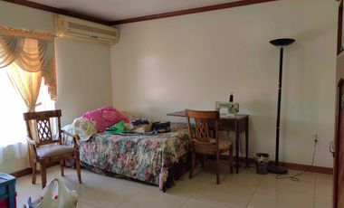 5 Bedroom Moroccan-American Large House in Castillejos, Zambales