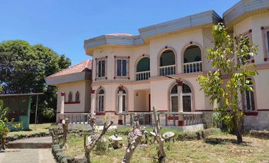 5 Bedroom Moroccan-American Large House in Castillejos, Zambales