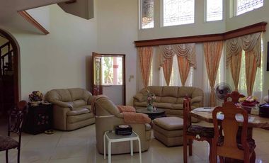 5 Bedroom Moroccan-American Large House in Castillejos, Zambales