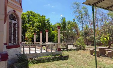 5 Bedroom Moroccan-American Large House in Castillejos, Zambales