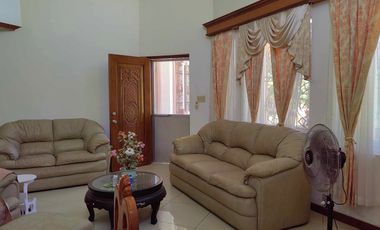 5 Bedroom Moroccan-American Large House in Castillejos, Zambales